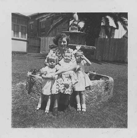 dads_0022 Joan Wright & Norma's children