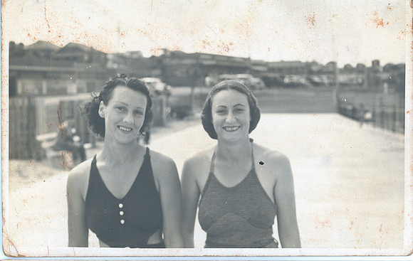 mum_dad67 Edna & Iris