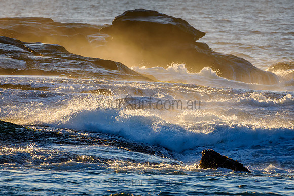 Whale_Beach_210611_072914_0093