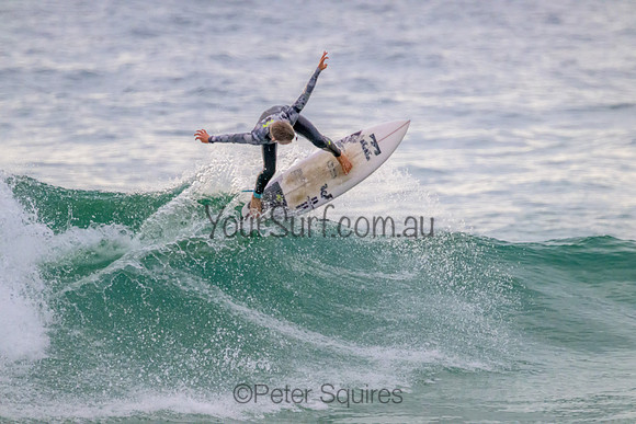 Whale_Beach_220830_073032_0103
